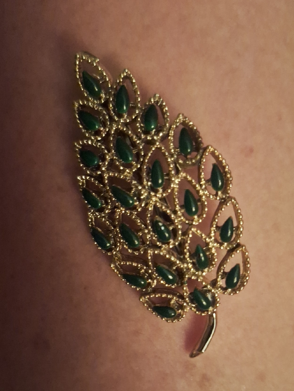 Vintage Gold Leaf Brooch with Dark Green Teardrop Stones